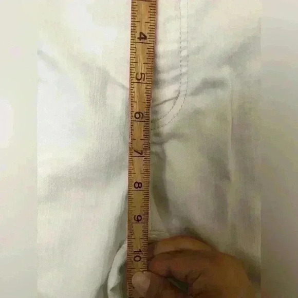 Chicos The So Slimming Collection White Capri Denim Embellished Pants Jeans XL? - Picture 6 of 11